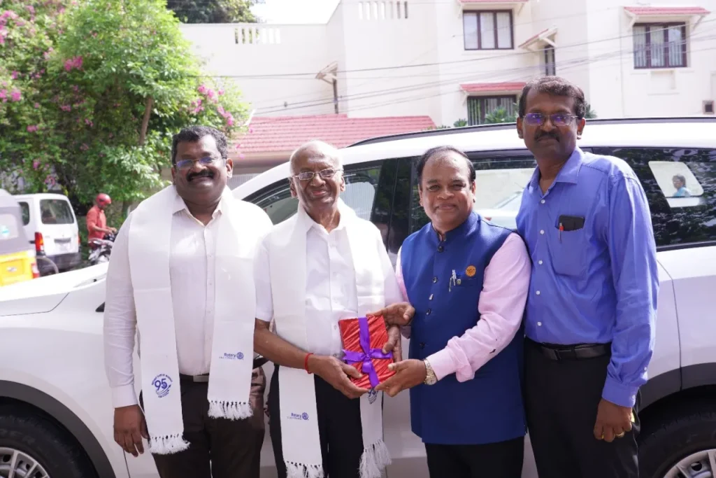 Prof. Dr. Subramanian, Senior Medical Oncologist, Founder Chairman, and Managing Director of VS Group of Hospitals, Rtn. Ravi Sundaresan, President Rotary Club of Madras 9RI Dist 3232) and other dignitaries from the club, Prof. Dr. S. Sundar, Medical Director and Senior Joint Replacement and Tumour Surgeon at VS Group of Hospitals, Mr. Muthu Subramanian, Executive Director of VS Group of Hospitals